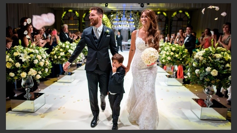 Leo y Antonela pidieron a sus invitados que hagan donaciones en lugar de regalos.,