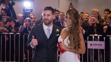 Sonrisas y pulgares arriba en la noche rosarina.(Alan Monzón/Rosario3.com)