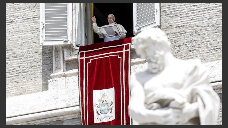 El papa durante el rezo del Ángelus este domingo.