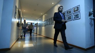 Alberto en los pasillos de Televisión Litoral.