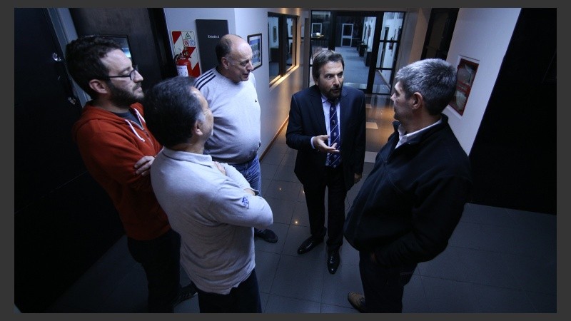 El reencuentro con sus compañeros en los pasillos del canal.