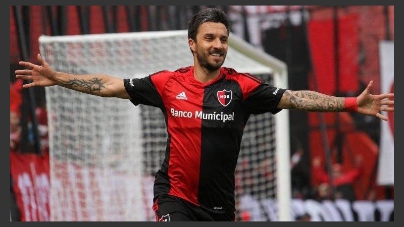 Uno de los festejos inolvidables de gol de Scocco.