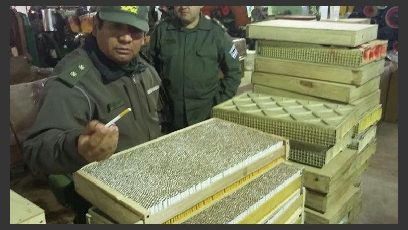 La banda se dedicada al comercio y fabricación ilegal de cigarrillos.