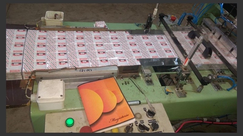 La banda se dedicada al comercio y fabricación ilegal de cigarrillos.