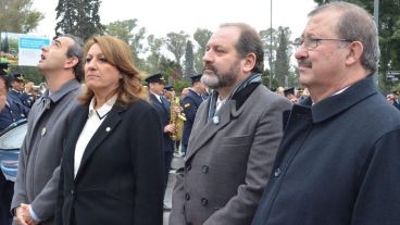 Las autoridades durante el acto.