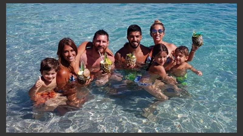 “Visita sorpresa a @luissuarez9 @sofibalbi @antoroccuzzo88