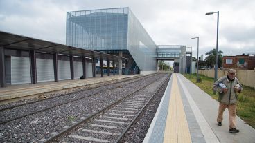 Bussi dijo que se realizan reparaciones permanentes en los durmientes en la traza Rosario-Retiro.