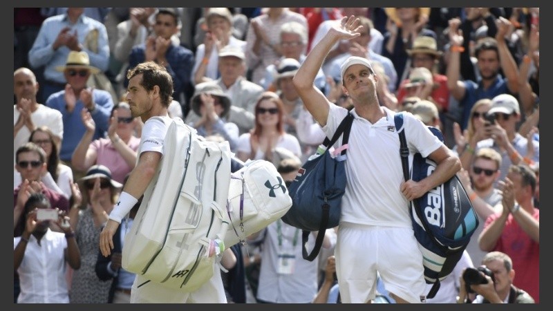 Querrey saluda, el favorito se despide.