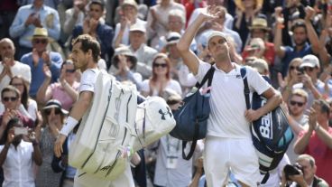 Querrey saluda, el favorito se despide.