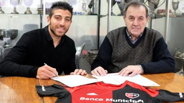 Zarfino firmó el contrato que lo vincula un año a la lepra.