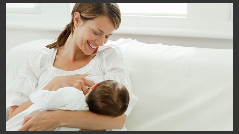 La lactancia materna también se asocia a unos menores niveles de colesterol, presión arterial y azúcar en sangre tras el embarazo.