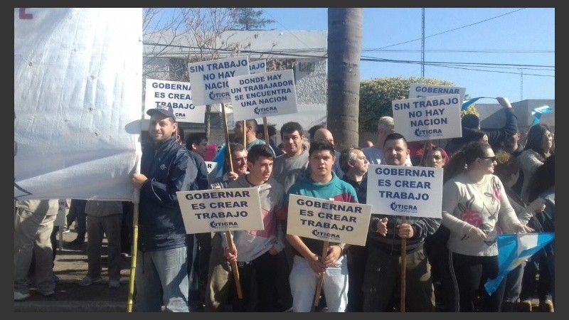 En Acebal, todos salieron a defender la industria del calzado. 