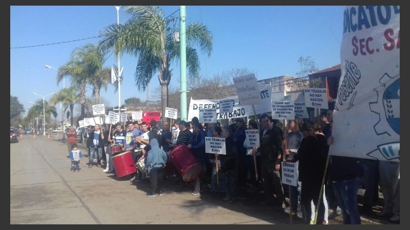 En Acebal, todos salieron a defender la industria del calzado. 