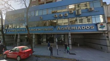 FAA busca que los clubes regularicen deudas.