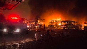 Arduas tareas para controlar el siniestro.