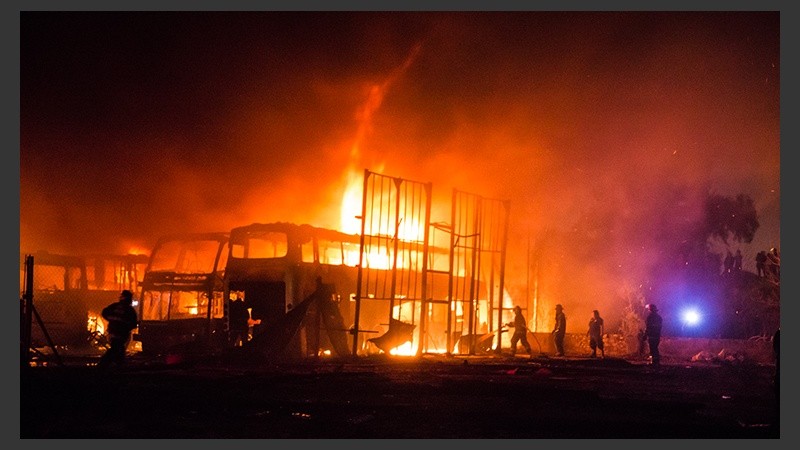 Arduas tareas para controlar el siniestro.