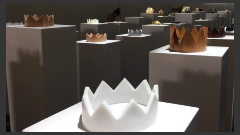 Las coronas, previo a un momento para el olvido.