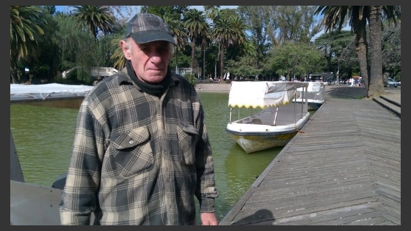 A Félix le destrozaron sus lanchas a motor. 