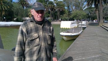 A Félix le destrozaron sus lanchas a motor.