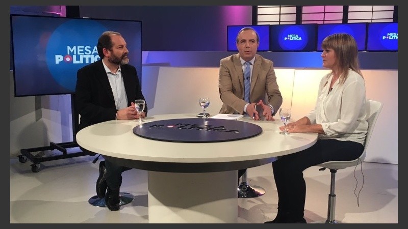 Los ediles en pleno debate anoche en Mesa Política. 