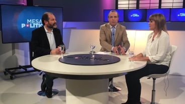 Los ediles en pleno debate anoche en Mesa Política.