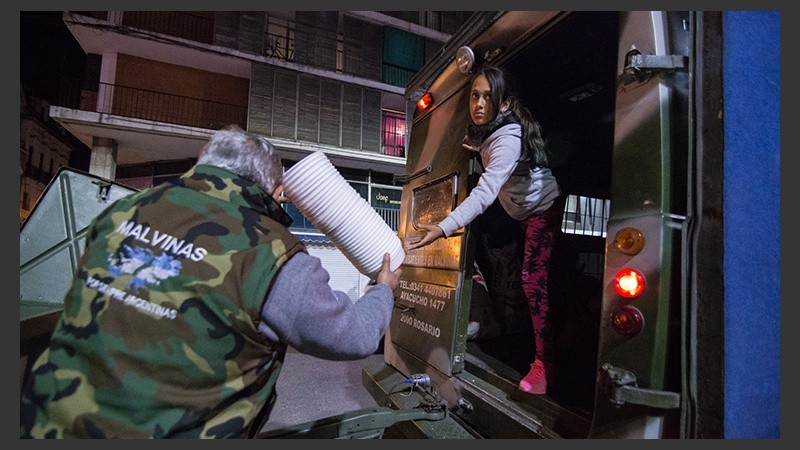 Manos a la obra aún en noches con temperaturas muy frías.