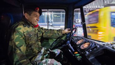 Carlos, el conductor designado, maneja la cocina móvil. Paran en más de 20 puntos de la ciudad.