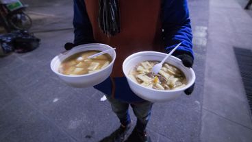 Fideos mostacholes con carne, el menú de este lunes.