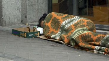 Son muchas las personas que viven en la calle en Rosario.