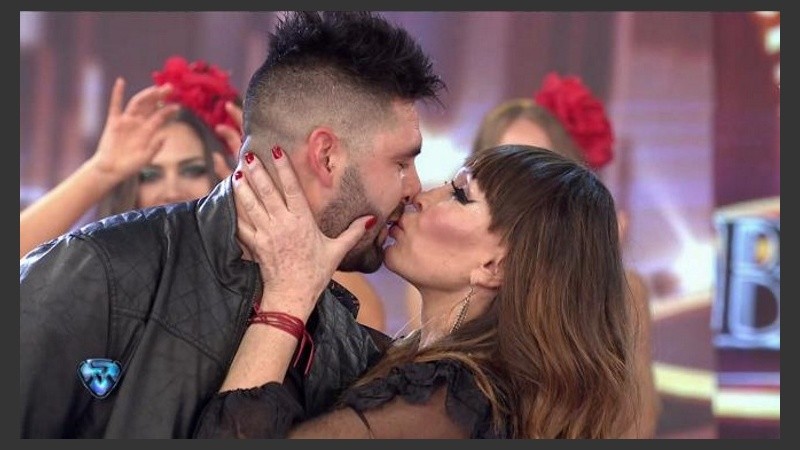 La One estuvo a los besos con El Checho.