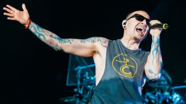Chester Bennington en una de sus presentaciones con la banda.