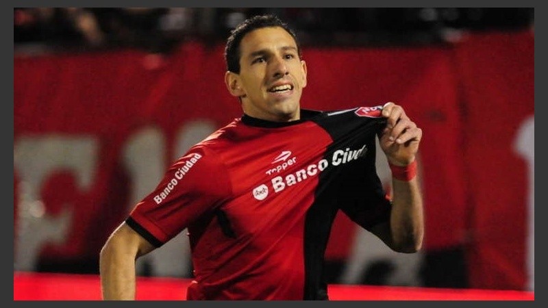 Maxi y uno de sus tantos festejos de gol.