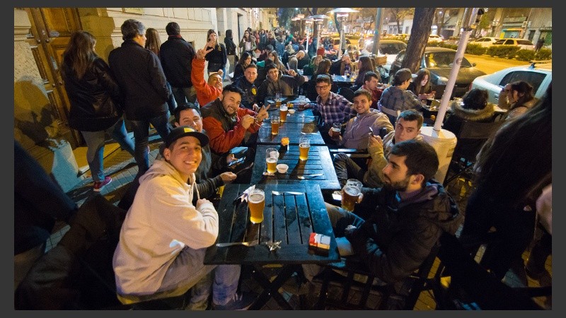 Los rosarinos salieron a la calle a festejar.