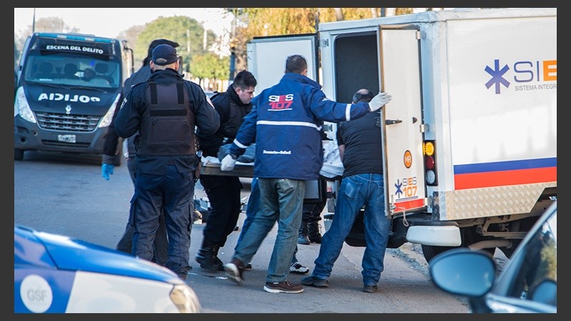 El cuerpo presentaba una herida de arma blanca.
