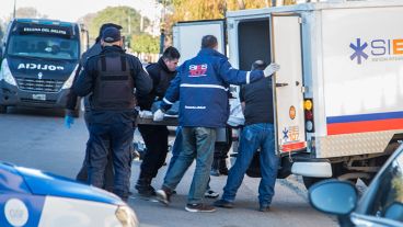 El cuerpo presentaba una herida de arma blanca.