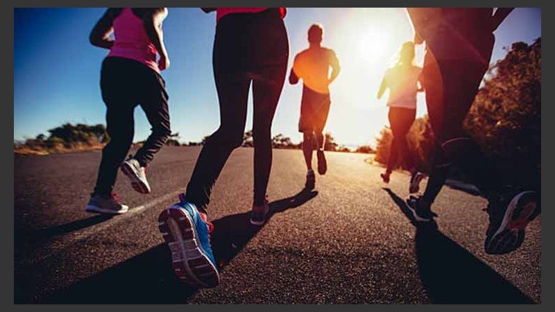 Correr o ir al gimnasio son actividades saludables, pero no las únicas.