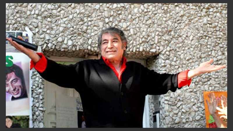 Sandro en la puerta de calle Berutti al 200. 