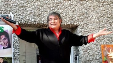 Sandro en la puerta de calle Berutti al 200.