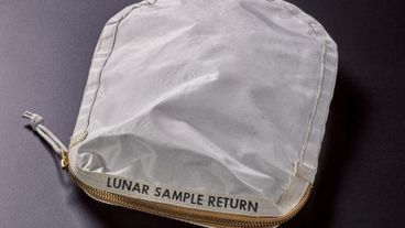 Material de la superficie lunar su subastado Estados Unidos.