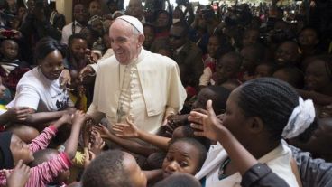 El Papa en su visita a África en 2015.