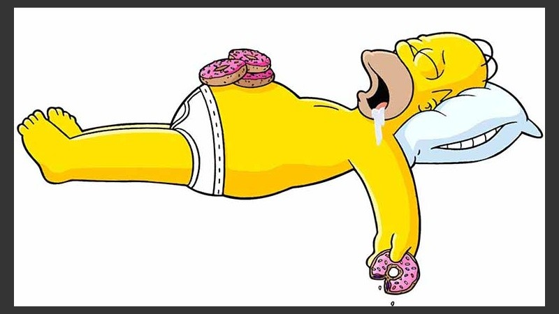 Cuando una persona está en la fase REM, deja de deglutir y pasar saliva, entonces la misma empieza a ser eliminada hacia afuera.