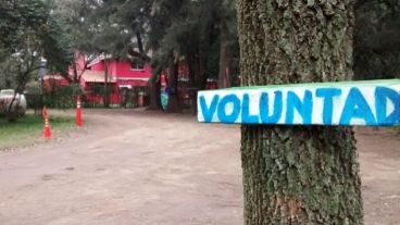 El ingreso de la granja San Camilo.