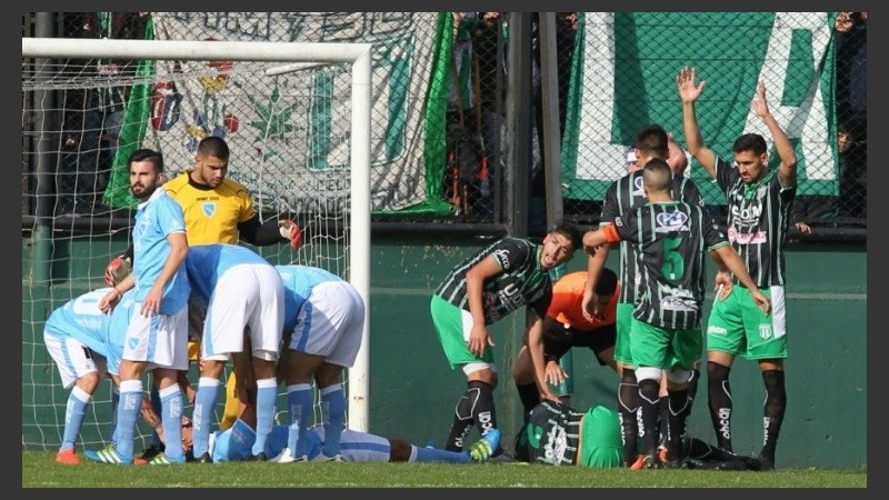 Tras el golpe, Olariaga tuvo convulsiones sobre el campo de juego.