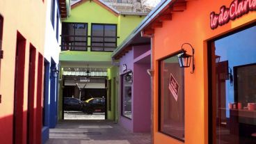 Violentaron un bar y dos negocios de ropa.