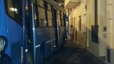 El colectivero se descompensó y perdió el control del volante.