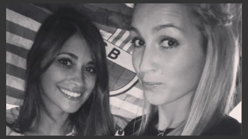 Messi entrena y Anto pasea con su amiga Sofía Balbi. 