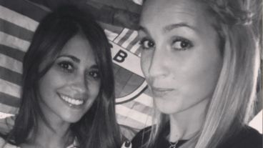 Messi entrena y Anto pasea con su amiga Sofía Balbi.