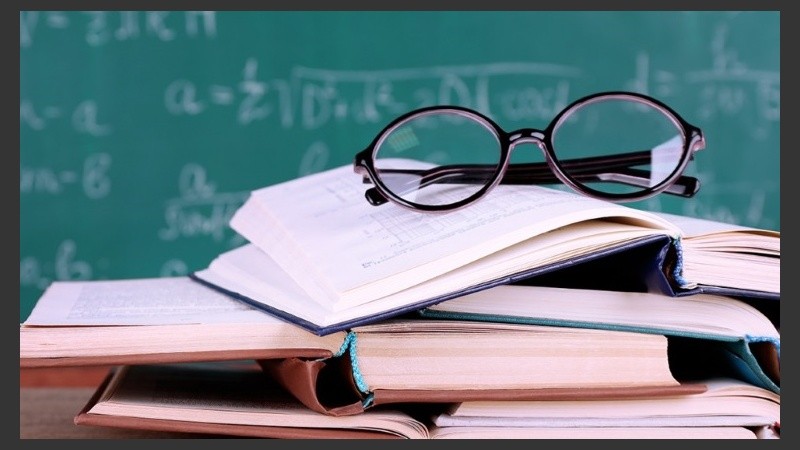 A cada referente propuesto debe poder asociarse una escuela.