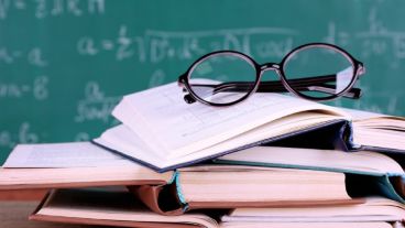 A cada referente propuesto debe poder asociarse una escuela.