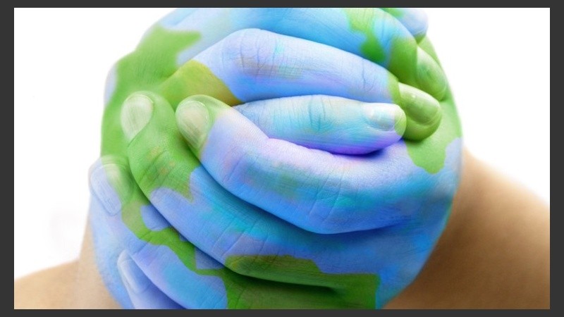 Los proyectos presentados pasan primero una fase nacional, en la que se elige a un proyecto por cada país. 